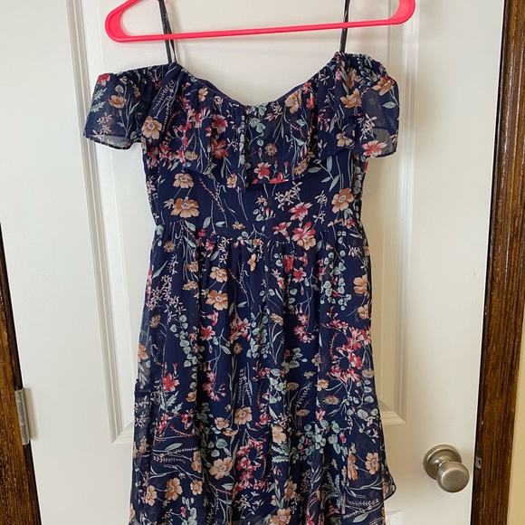 Lulus off the shoulder dress Size M - Picture 4 of 4